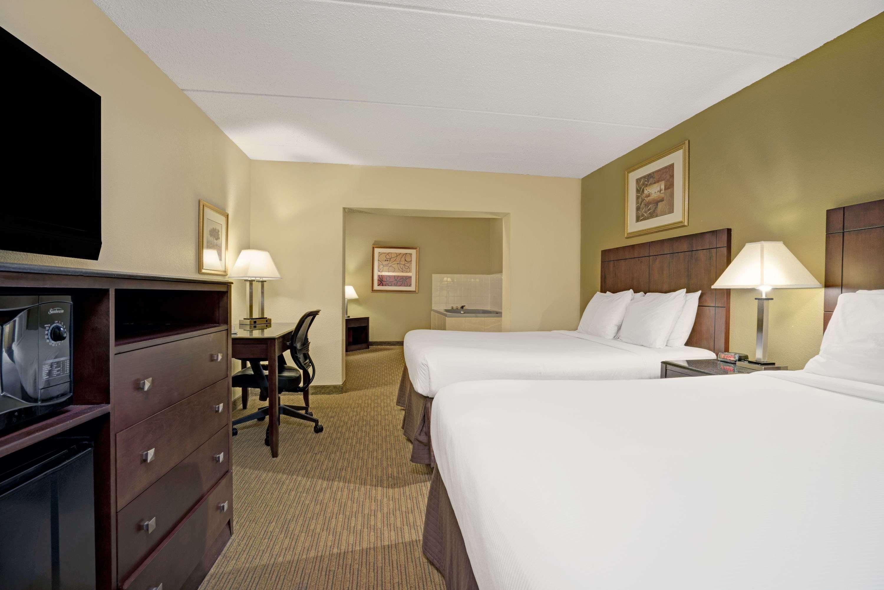 Super 8 By Wyndham Monticello Hotel Eksteriør billede